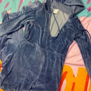 Urban Outfitters iets frans… v-neck jumpsuit, velour, straight leg